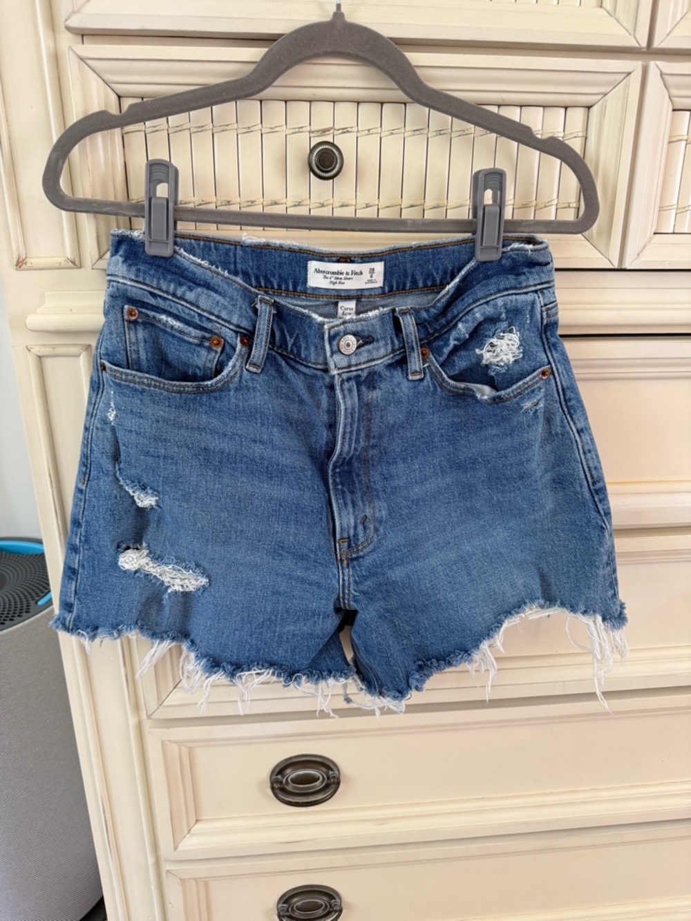 Abercrombie & Fitch Curve Love 4” Mom Short | High Rise | Distressed | Size 28/6